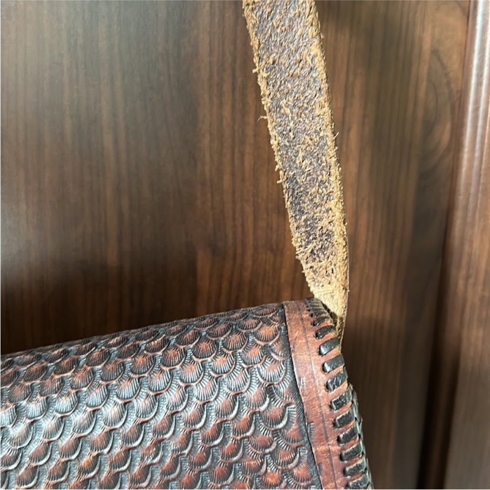 🤎Vintage~Handmade Leather Bag with Heart Clasp Closure - Picture 5 of 14